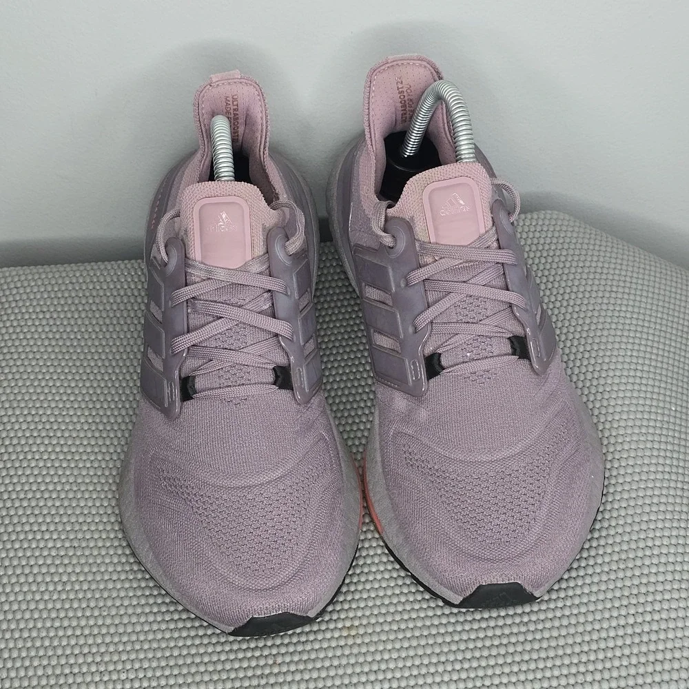 Adidas Women's Ultra Boost 22 / Mauve Purple/‎ GX5586 Lace Up / Womens Size 8